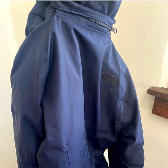 The North Face Blue Women's Parka coat - Picture 8 of 9